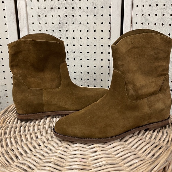 NWOT VINCE boots - Picture 11 of 11